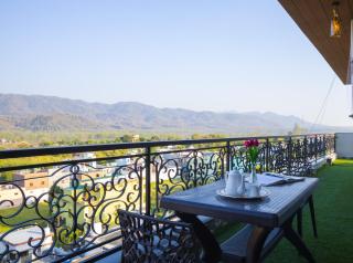 Alaya Stays BYDM The Sky Heaven - 4 BHK Penthouse 15 Min from Triveni Ghat With Balcony, Bar & Lift - Rishīkesh - 1