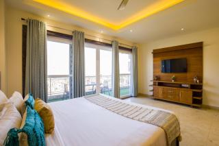 Alaya Stays BYDM The Sky Heaven - 4 BHK Penthouse 15 Min from Triveni Ghat With Balcony, Bar & Lift - Rishīkesh - 7