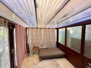 Bull Double bed in shared house - 2
