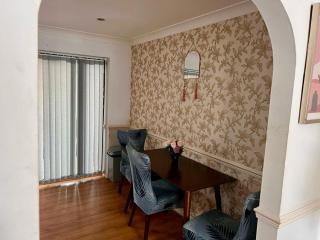 Bull Double bed in shared house - 1