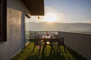 Alaya Stays BYDM The Sky Heaven - 4 BHK Penthouse 15 Min from Triveni Ghat With Balcony, Bar & Lift - 3