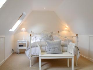 Brookside Cottage - 3