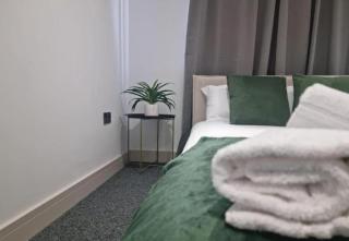 Seaside Escape Apartment in Southend-on-Sea - Southend-on-Sea - 5