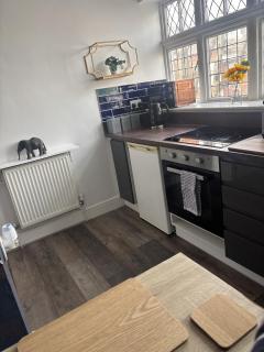 Cosy Retreat - beach location, 1 bed, free parking, high speed WiFi - 9