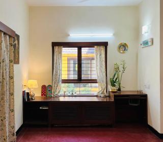 Spacious Room With a Garden View in a Charming Bungalow Near Indiranagar - Bangalore - 6