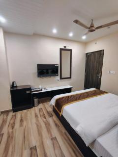 Puri Inn - Varanasi - 9