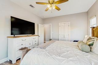 Sunset Shores Cottage - Crystal Beach - 1