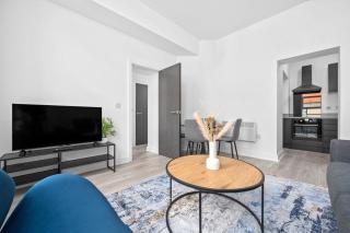 Modern 2BD City Apartment - Warrington - 1