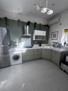 Harrogate Holiday Apartments - Courtyard Mews - Garden - 9