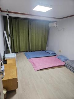 Mark Minbak - Busan - 3