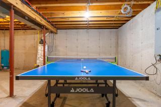 Secluded w Deck Views Hot Tub Ping Pong Hudson in the Berks by AvantStay - East Chatham - 6