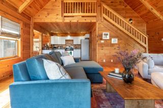 Secluded w Deck Views Hot Tub Ping Pong Hudson in the Berks by AvantStay - 3