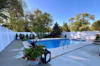 Private pool oasis - hot tub - great location - 9