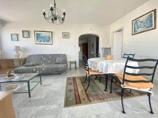 LA GRANDE MOTTE - BEL APPARTEMENT POUR 4 PERSONNES - VUE SUR MER - PARKING - 4
