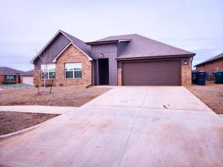 New Modern Home, Game Room, Gym, 6 beds, Fast Wifi - Oklahoma City - 1