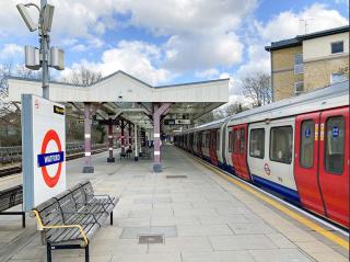 Stylish 3Bed House with Garden, Parking, near Stations, London & Harry Potter studios, great for families and contractors - - 4