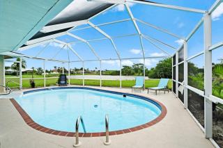 Palm Tree Retreat in Cape Coral! - Cape Coral - 0