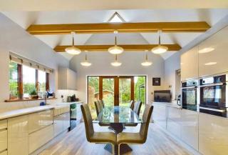 Serene Retreat - Hot Tub - Pool Table - Close to New Forest and Bournemouth Beach - Sleeps 12 - Hurn - 0