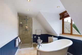 Serene Retreat - Hot Tub - Pool Table - Close to New Forest and Bournemouth Beach - Sleeps 12 - Hurn - 4