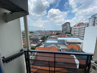 The Square Apartemen Service Twin Suite with WiFi NetFlix 50Inchi - Surabaya - 1