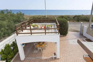 Villa Azzurra con vista mare fronte Spiaggia Specchiarica di San Pietro in Bevagna - Torre Colimena - 1