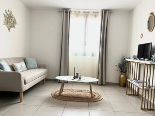 Joli T2 petite vue mer - 4