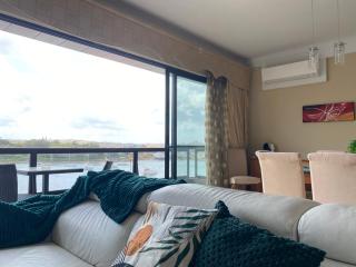 SeaFront Harbour Haven - Steps to Ferry, Shops and Beaches - 7