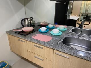 The Square Apartemen Service Twin Suite with WiFi NetFlix 50Inchi - Surabaya - 3