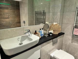 Sheffield Centre - Modern 1BR Apartment - Sleeps 3 - 4