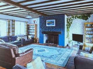 HOXNE HOUSE WEYBOURNE,N Coast sleeps 14 5 bedroom j72 - 1