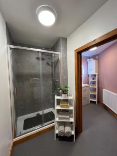 Private, Modern and Detached Garden Apartment - Llanddulas - 2
