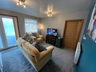 Private, Modern and Detached Garden Apartment - Llanddulas - 1