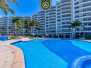 Oceanfron 4 BR Condo - Beach - Wyndham Pool - Nuevo Vallarta - 3