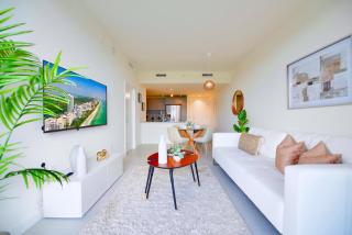 Beautiful and Stylish Condo Close The Doral Park - 1
