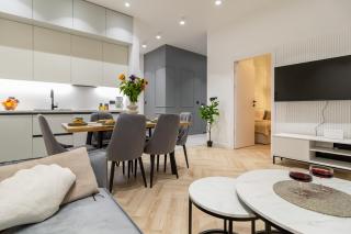White Magnolia 4 Bedroom Premium and Parking - 4