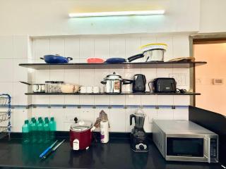 Lovely 3BHK Serviced Apt near ISKCON Temple, Juhu Mumbai - 1