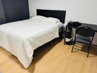 Entire Unit2 Airport Free Pkg Sep Entrance NewReno - Toronto - 4