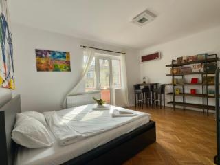 Lovely Bath & Balcony Victory Square 2 Room Apartment - Bucharest - 5