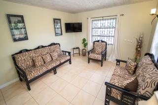 Spacious 3-Bedroom Home - Regency Park - Bridgetown - 9