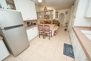 Spacious 3-Bedroom Home - Regency Park - Bridgetown - 7