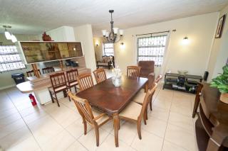 Spacious 3-Bedroom Home - Regency Park - Bridgetown - 6