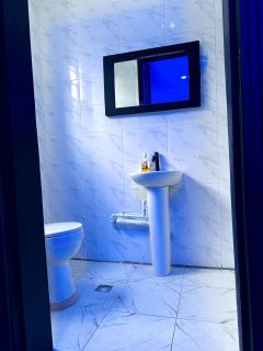 Charming , Cozy and Comfortable - Lagos - 3