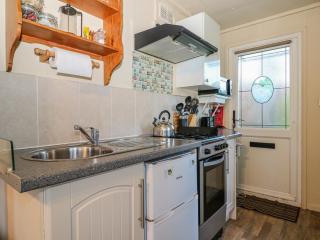Tench Hut - Uckfield - 5