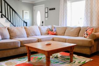 Sojourn Spacious Family Retreat with Fenced Backyard - 9