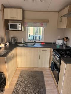 2 Bedroom Lakeview Lodge - Ensuite & Balcony Deck - 7