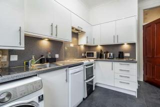 Cheerful 1 Bedroom Homely Apartment, Sleeps 4 Guest Comfy, 1 x Double Bed, 1 x Sofa Bed, Parking, Free WiFi, Suitable For Business, Leisure Guest,Glasgow, Glasgow West End, Near City Centre - Glasgow - 5