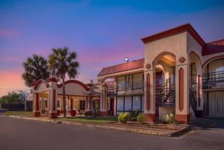 HomeTowne Studios by Red Roof Montgomery - Midtown - Montgomery - 8