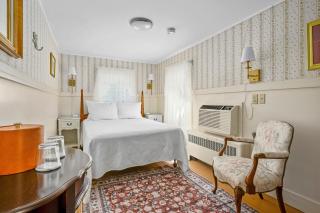 Isaiah Hall Inn - 7