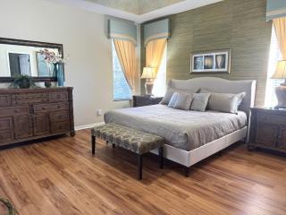 645-Stunning Pool and Spa at this Immaculate Single Story 5 Bedroom Home with No Rear Neighbors - 7