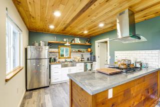 Walk to Beach Creek-Front Sekiu Home with Fire Pit! - Neah Bay - 7